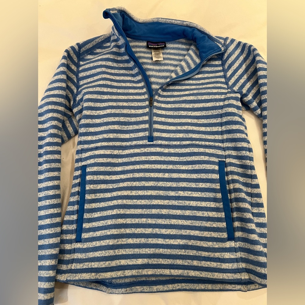 Patagonia blue and white striped pullover half-zip fleece sweater Women’s Small